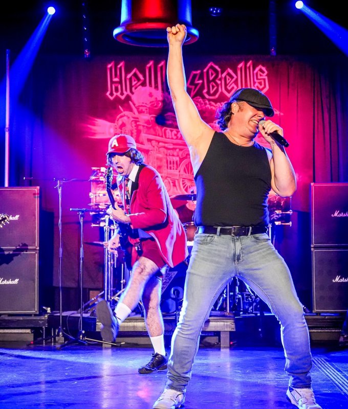 Hells Bells Qc - Groupe Hommage à AC/DC Hells Bells Qc - Groupe Hommage à AC/DC